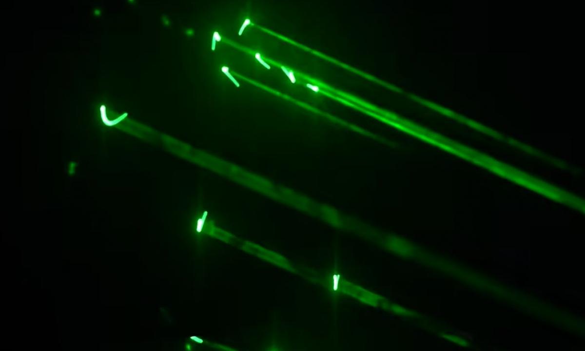 Pikapas su „lazerio akimi“: Štai kaip atrodo pigus ir mirtinas atsakas į brangias atakas (Video)