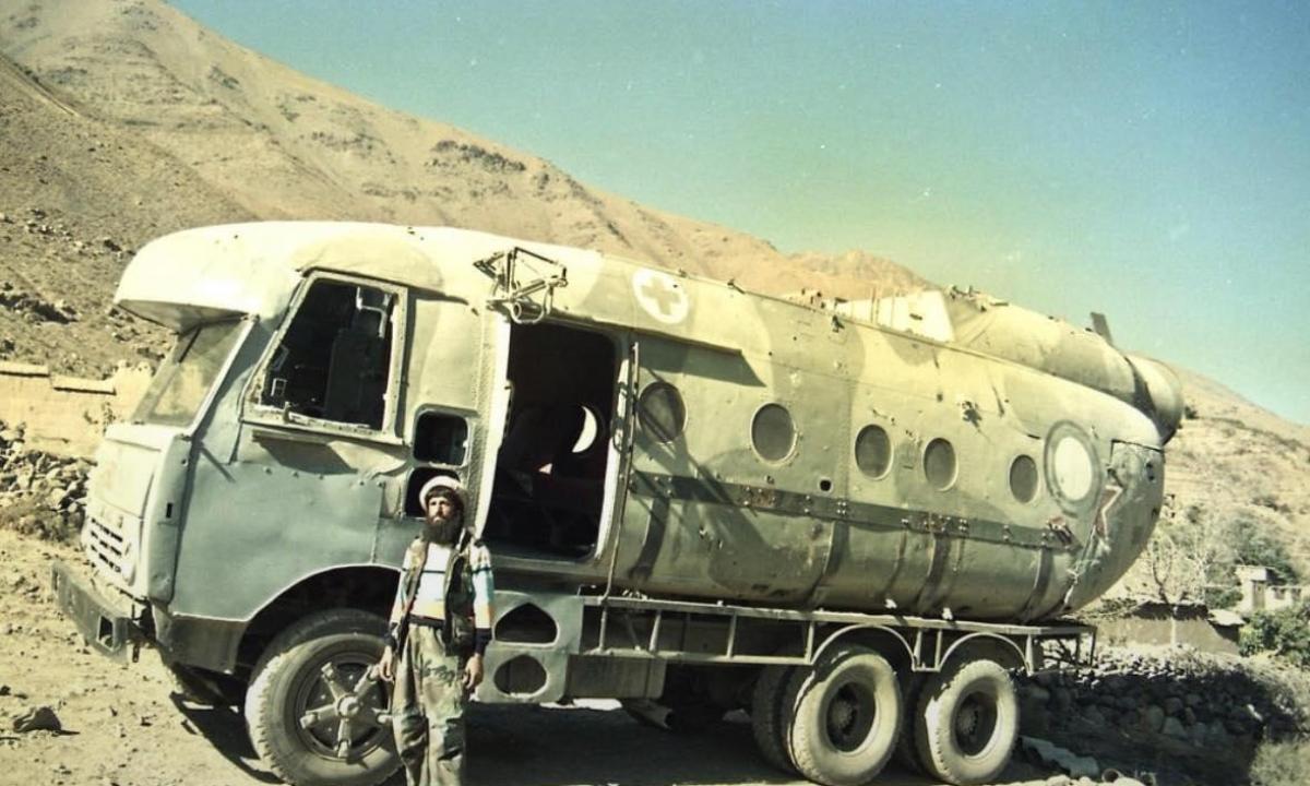 Sraigtasparnis ant ratų! Neįtikėtina nuotrauka iš Afganistano (FOTO)