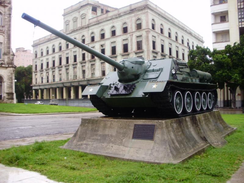 Tankų naikintojas SU-100 Revoliucijos muziejuje Kuboje