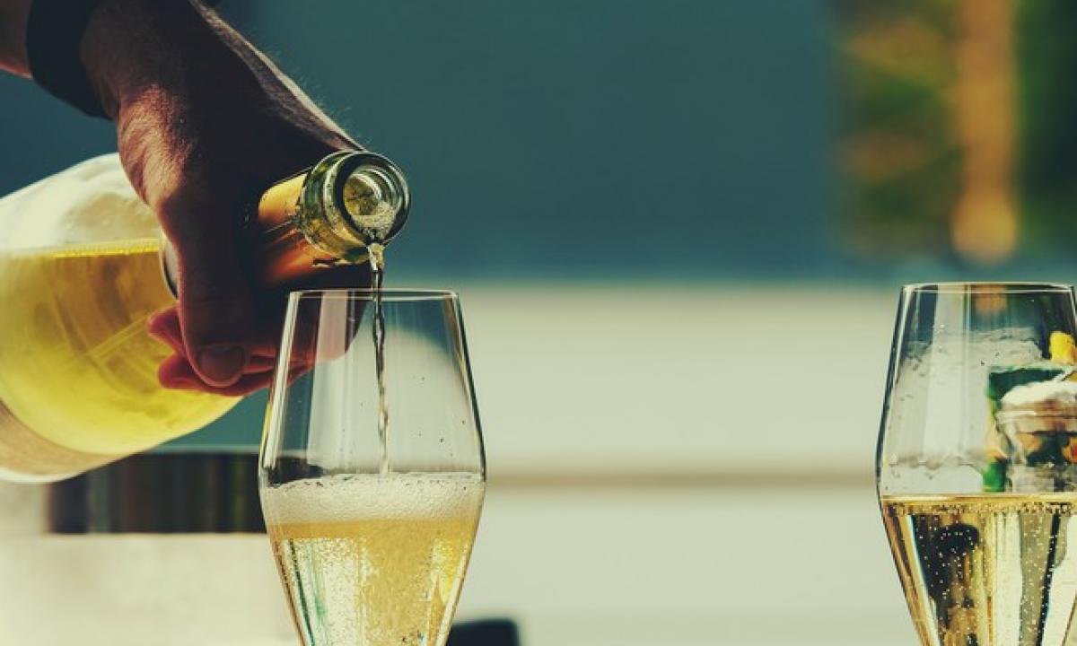 Ištyrė, kas nutinka smegenims, kai žmogus atsisako alkoholio. Rezultatas nustebino