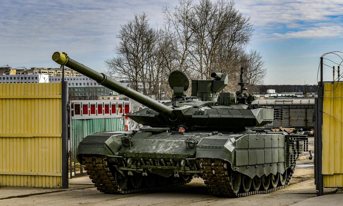 Rusijos „geriausias tankas“. Kodėl Ukrainoje staiga dingo elitiniai T-90M?