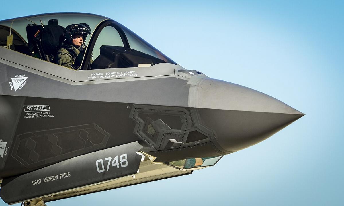 „Geležinis kumštis“ jau pakeliui: 4 000 JAV karių ir mirtini naikintuvai F-35 pajudėjo į tikslą