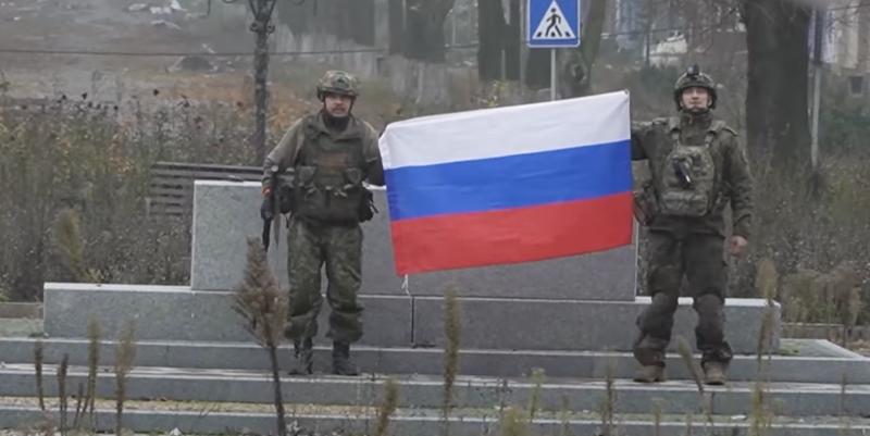 Kareiviai su Rusijos vėliava