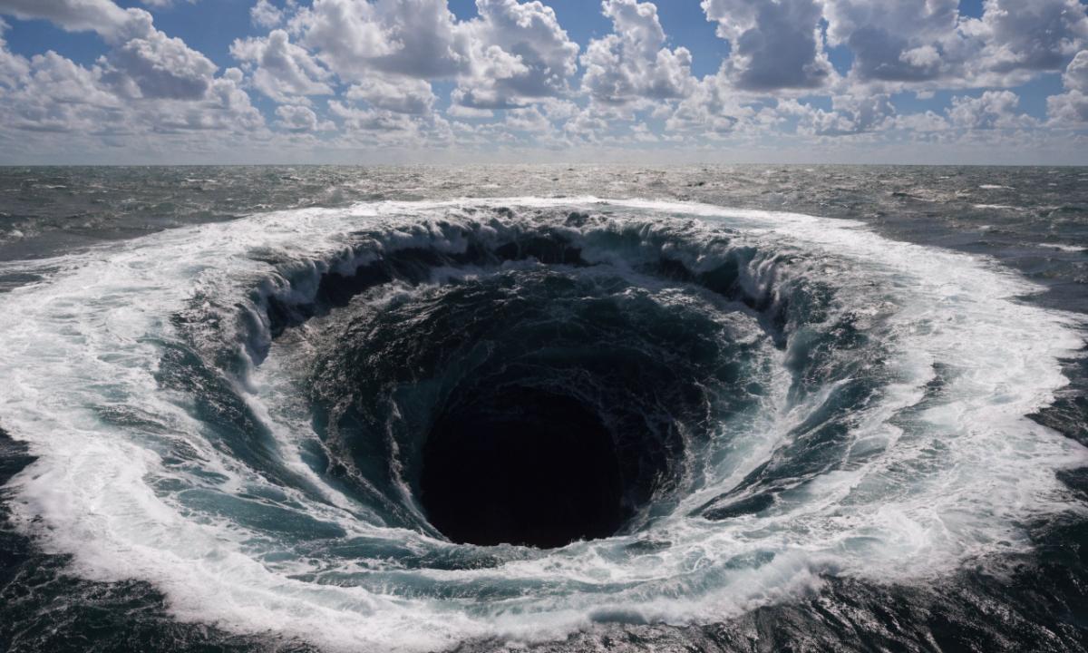 Šimtmečių mitai pasitvirtino. Paslaptingos „skylės“ vandenyne gali akimirksniu praryti laivą