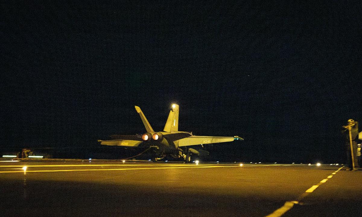 Iranas atremia Trumpo grasinimus. Gali pražudyti visą regioną