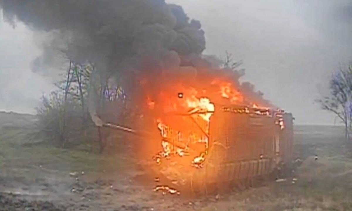 Rusijos tankai grįžo po metų slapstymosi. Puolimas prasidėjo katastrofiškai