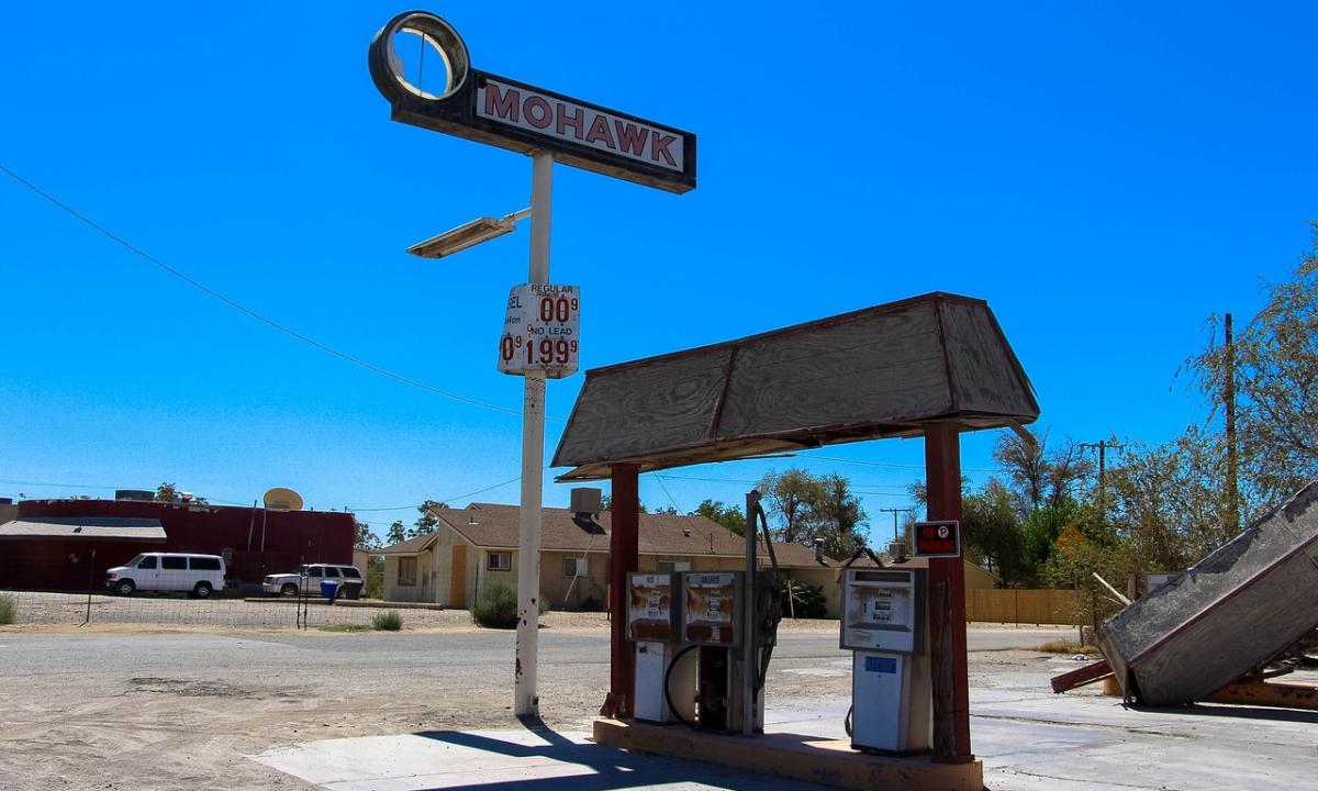 Europos šalis įveda degalų apribojimus. Vyriausybė dislokuoja kariuomenę