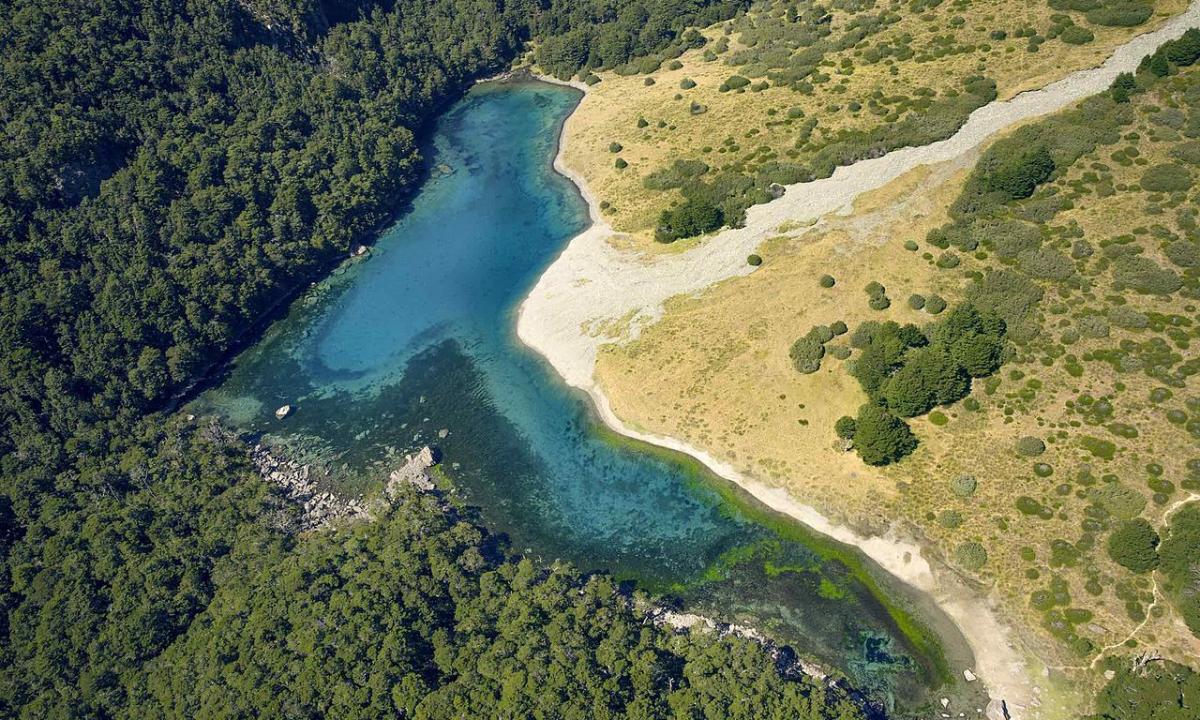 Taip švaru, kad prieš įeinant reikia nusiblizginti batus. Turistai šokiruoti