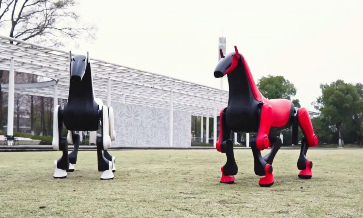 Kinija toliau stebina pasaulį. Pristatė robotą-arklį. „Ekstremalioms sąlygoms“ (FOTO)