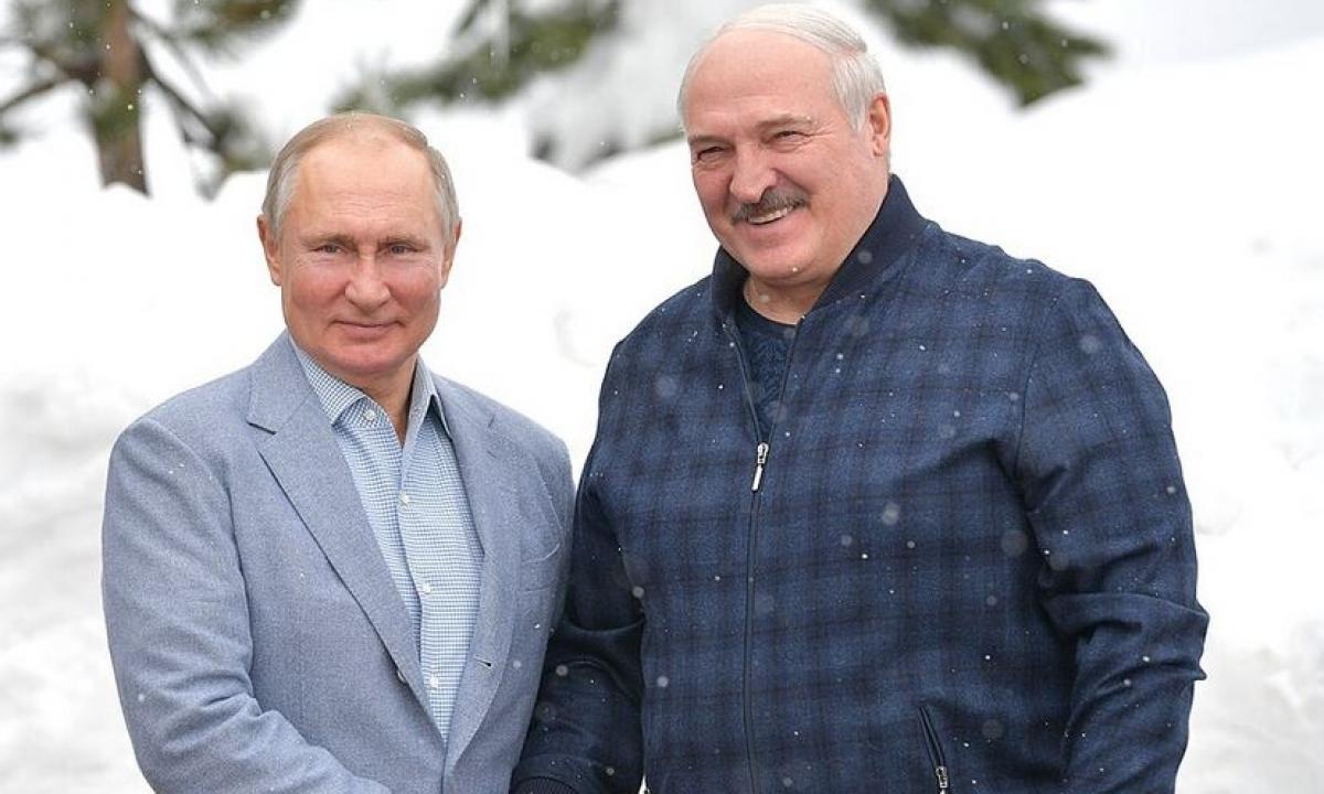 Ar įsivaizdavote: Trumpas ruošia raudoną kilimą Lukašenkai 