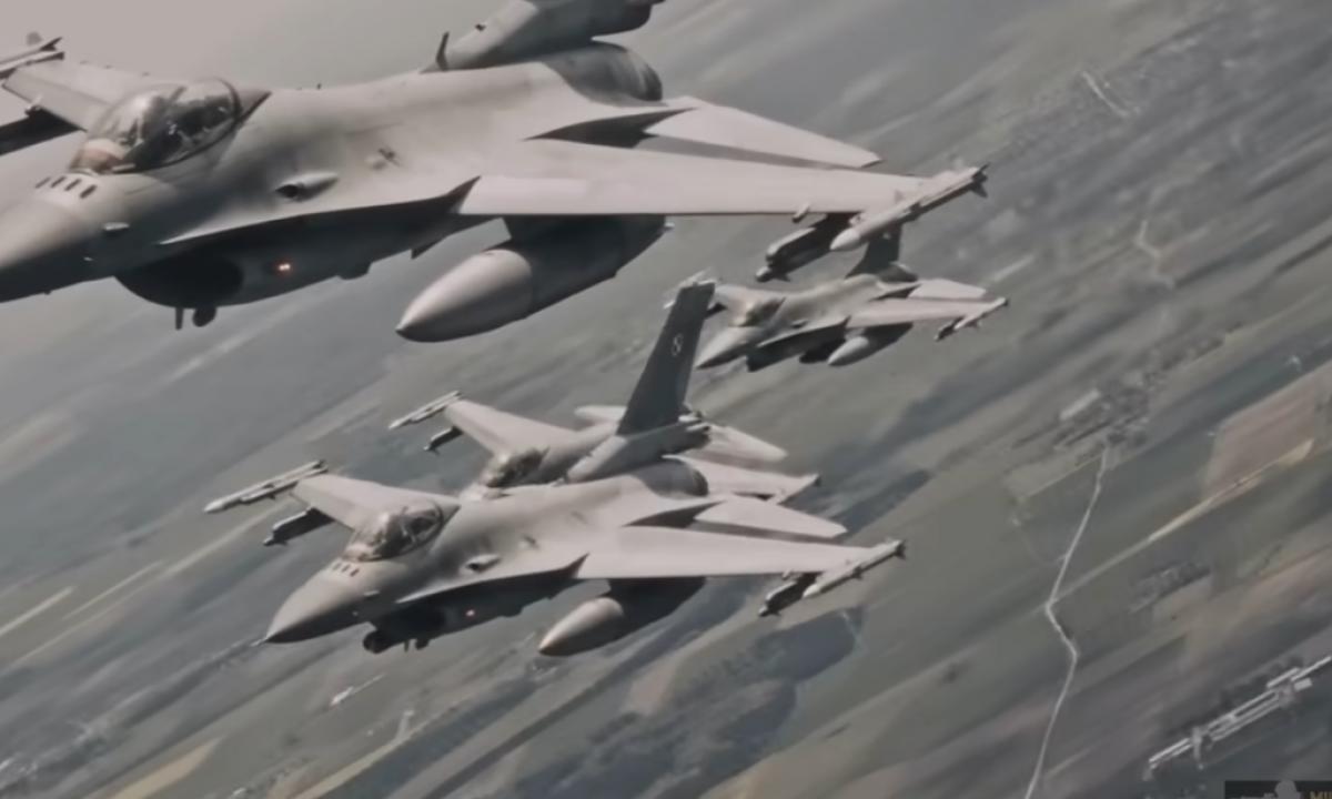 Naktinis desantas pasienyje: elitinės pajėgos bando užimti oro uostą