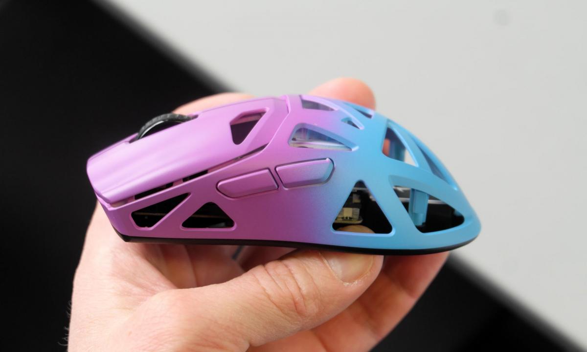 Žaidimų pelė verta jūsų dėmesio: akį traukiantis tinklelio korpusas, vos 50 gramų svoris, puiki vertė už pinigus („White Shark DAGONET“ APŽVALGA)