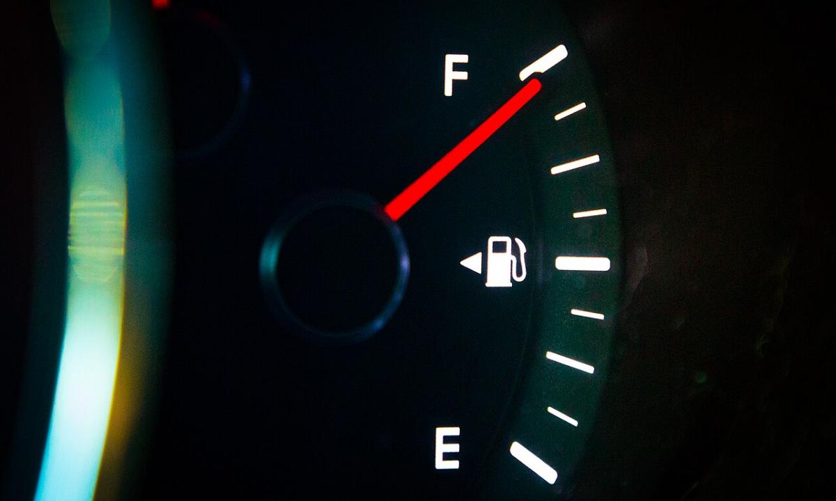 Kiek degalų turėčiau laikyti bake? Mechanikai skelbia optimalų lygį