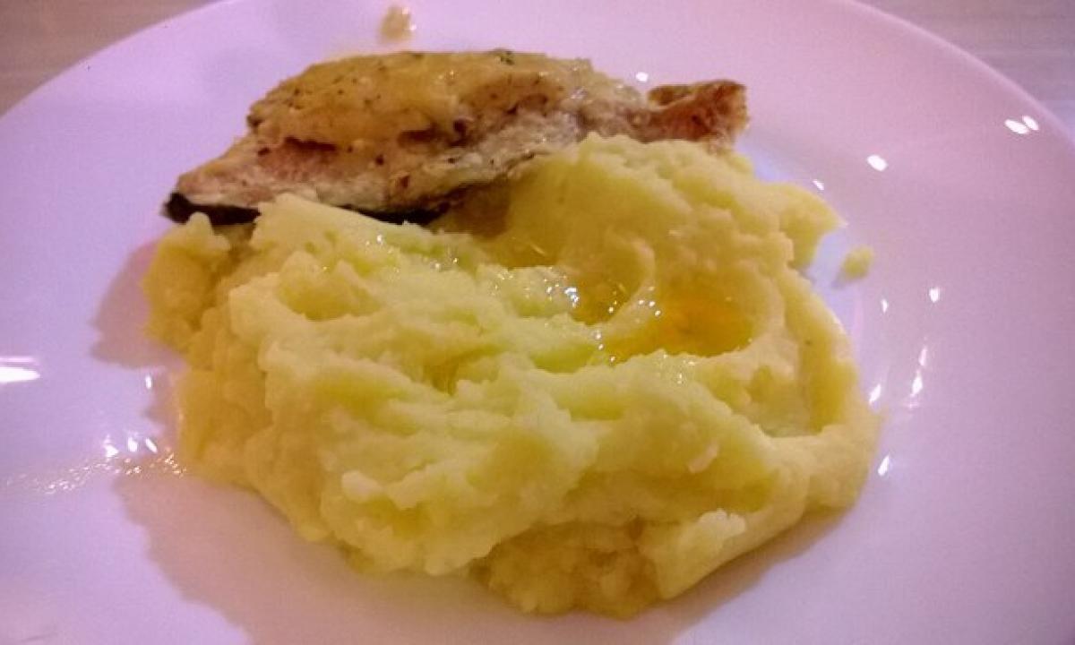 Į bulves įdėkite šaukštą. Aksominė bulvių košė garantuota