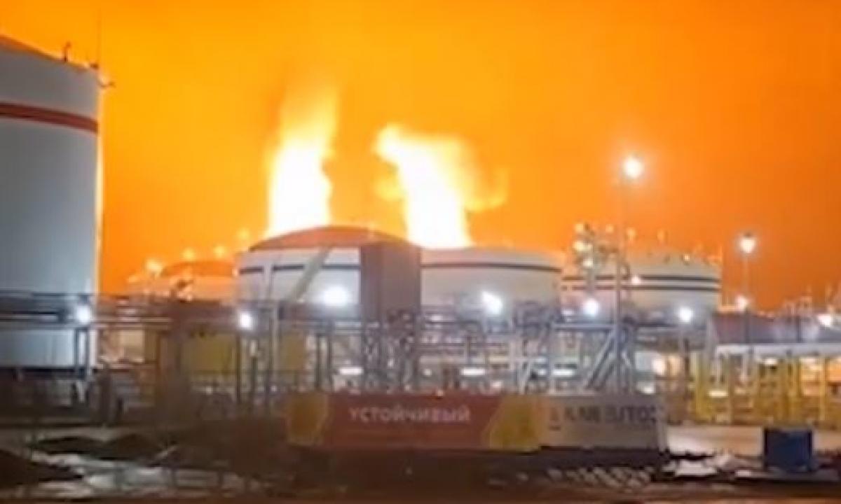 To nebuvo nuo Antrojo pasaulinio karo: Putino „pasiekimas“ – bombos krenta ant Leningrado srities (Foto)