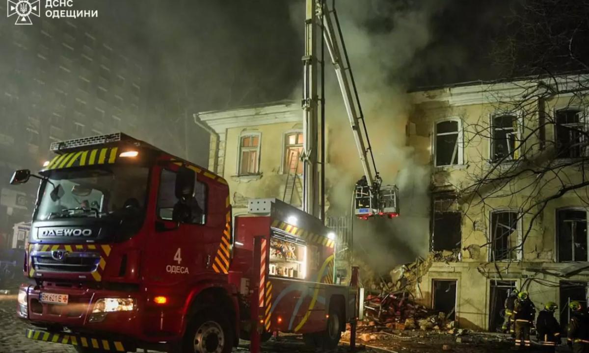 Per Rusiją ritasi protestas. Mokytoja pašauta arbaletu. Kas vyksta (Video)