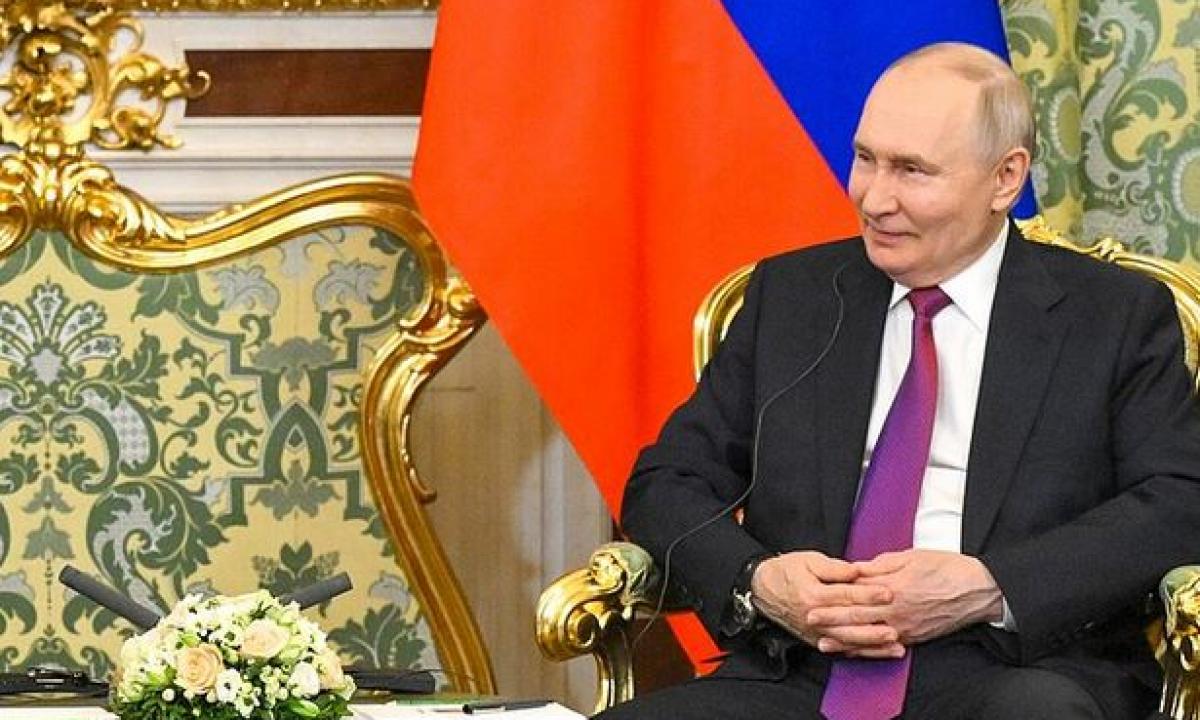 Putinas verslo elitui paruošė „karinį mokestį“, o oligarchai jau traukia milijardus iš kišenių