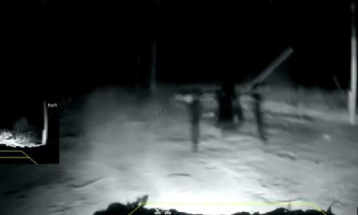 To dar nebuvo: Ukrainos robotas taranavo rusų droną – neįtikėtinas vaizdo įrašas iš fronto (Video)