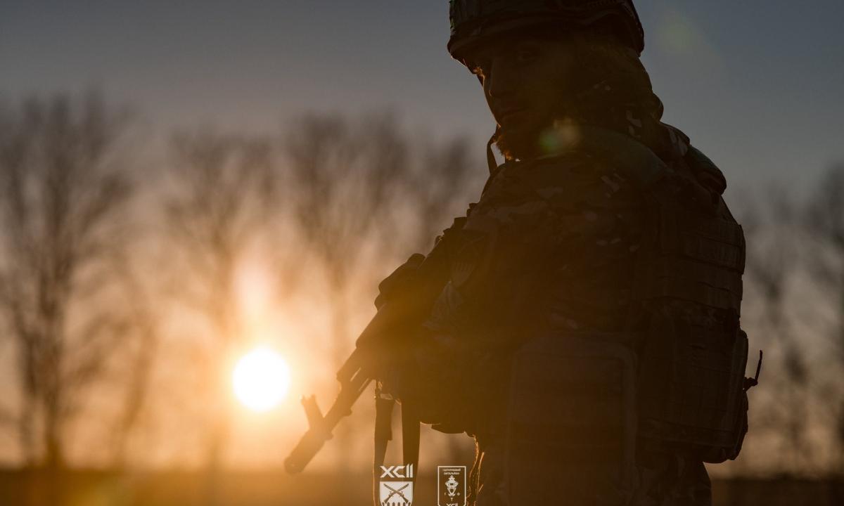 Kol visas pasaulis stebi frontą, derybų kambariuose nuskambėjo skaičius, kuris keičia viską. 2 mėnesiai. Štai ką tai reiškia