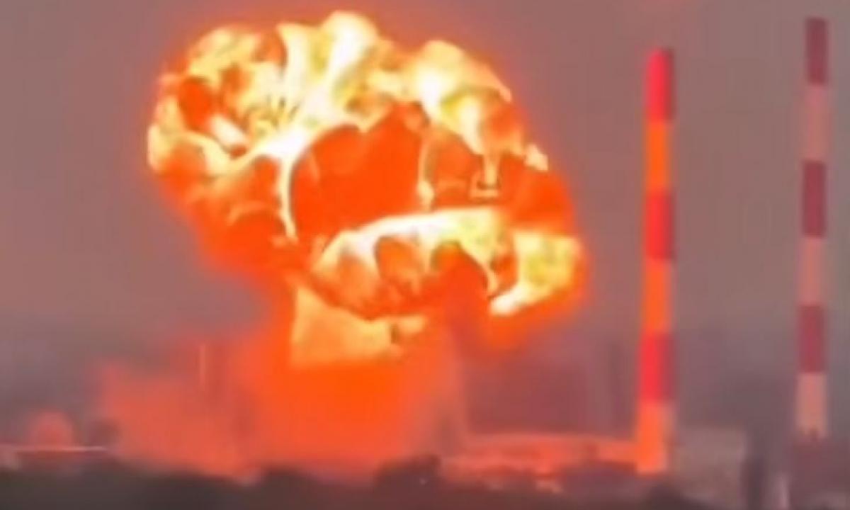 Putino naftos imperija dega: dronai „išjungė“ Baltijos uostus, Rusija per savaitę praranda virš 1 mlrd. dolerių (Video)