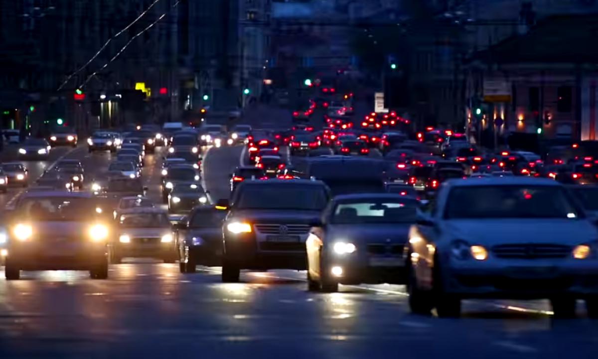 Kritinis perspėjimas vairuotojams: Radote tai ant galinio stiklo? Nelieskite, kol neužrakinote durų