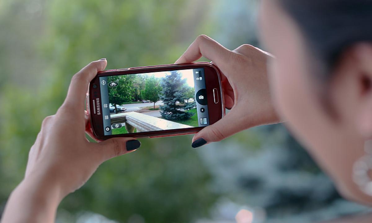 Ar jus gali šnipnėti telefono kamera? Štai kaip tai patikrinti