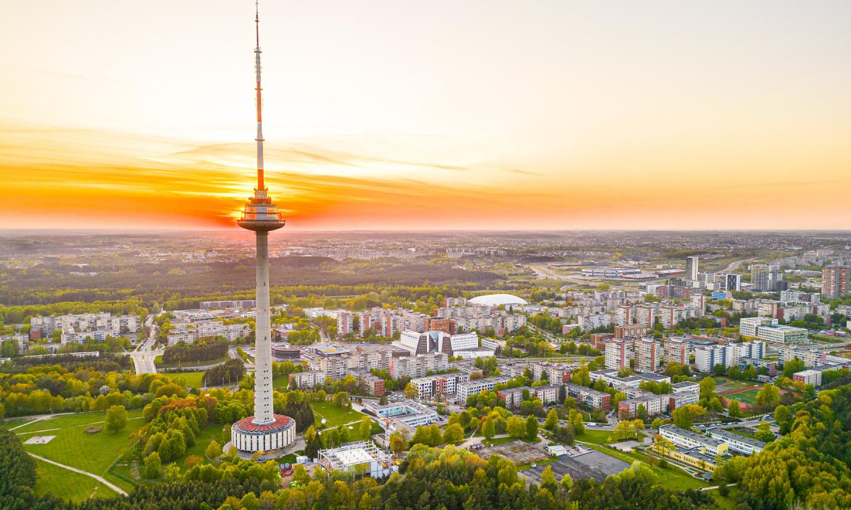 Betoniniai milžinai su „taurėmis“: Kaip televizijos bokštai užkariavo pasaulį ir kodėl jų era baigiasi? (FOTO, VIDEO)