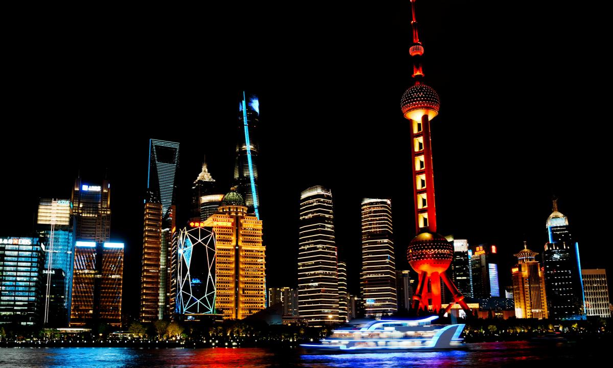 Miestai-vaiduokliai pildosi pelenais: šiurpi kaimynystė, kurioje niekas nekvėpuoja, o sienos saugo milijonų žmonių santaupas