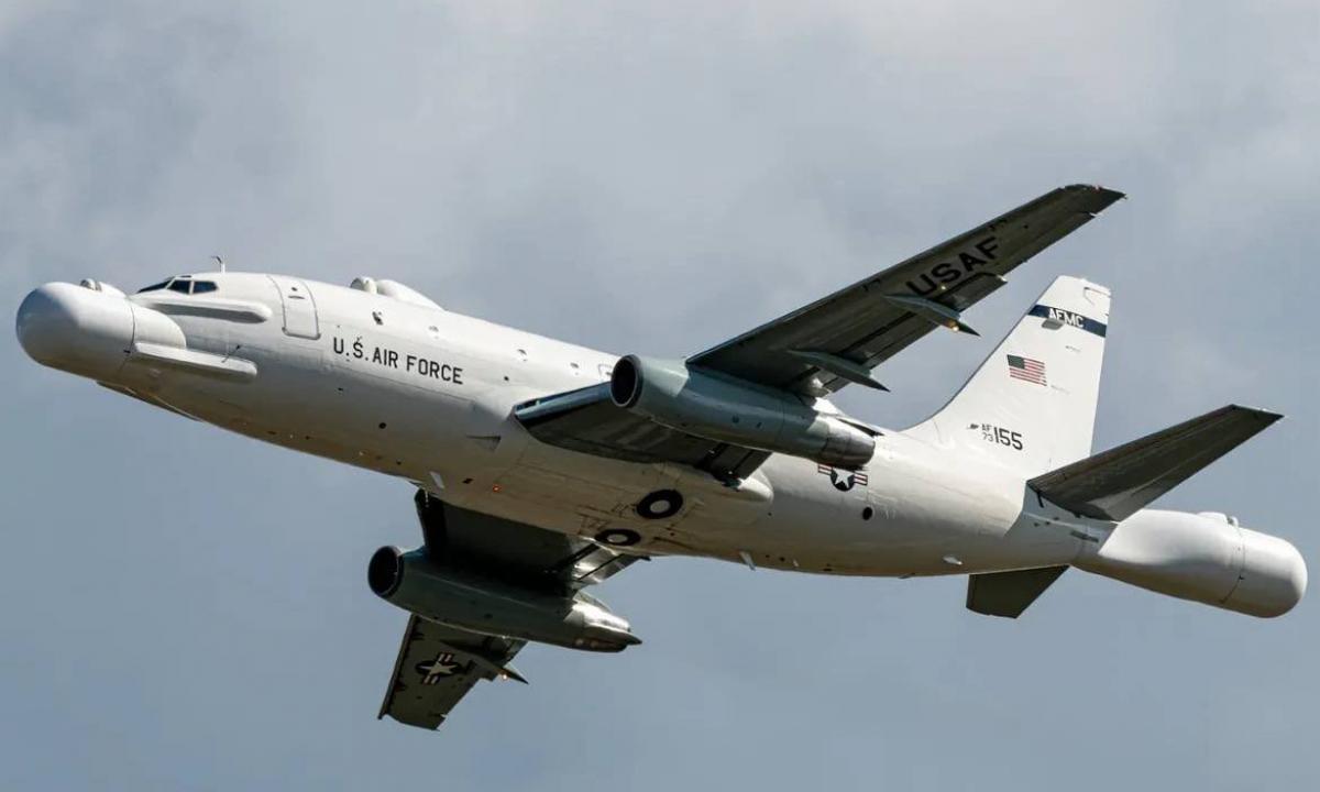 Slaptas „Boeing 737“. Ką jis veikė „Artemis II“ paleidimo metu?