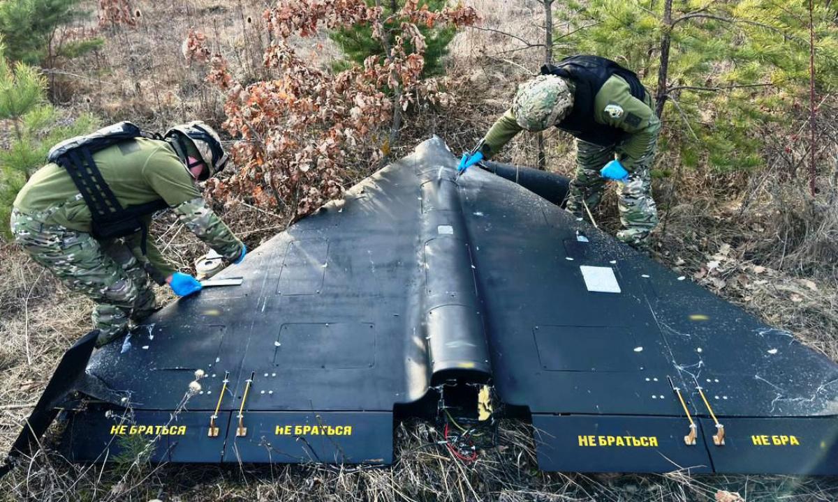 Snaiperio žygdarbis: „Shahed“ dronas sunaikintas vienu šūviu likus sekundėms iki tikslo (Video)