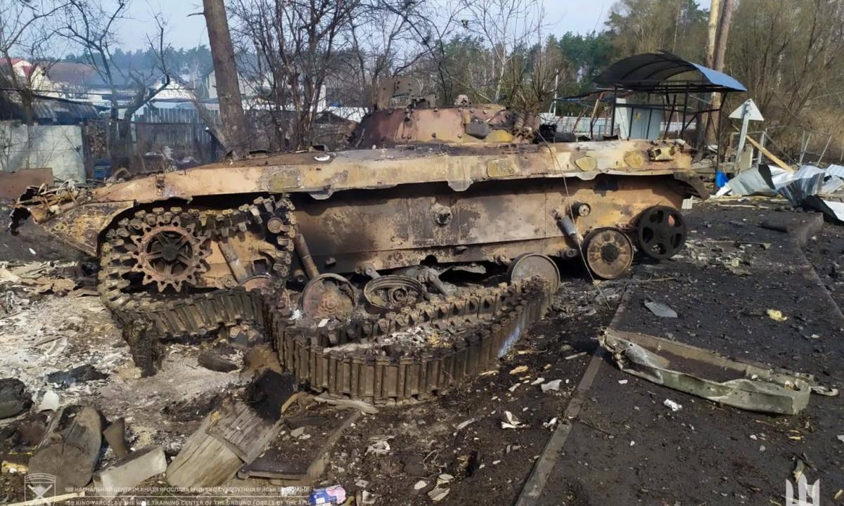 Kruvinas „otkatas“ už gyvybę: Rusijos apkasuose klesti korupcijos imperija – kareiviai patys perka savo išlikimą