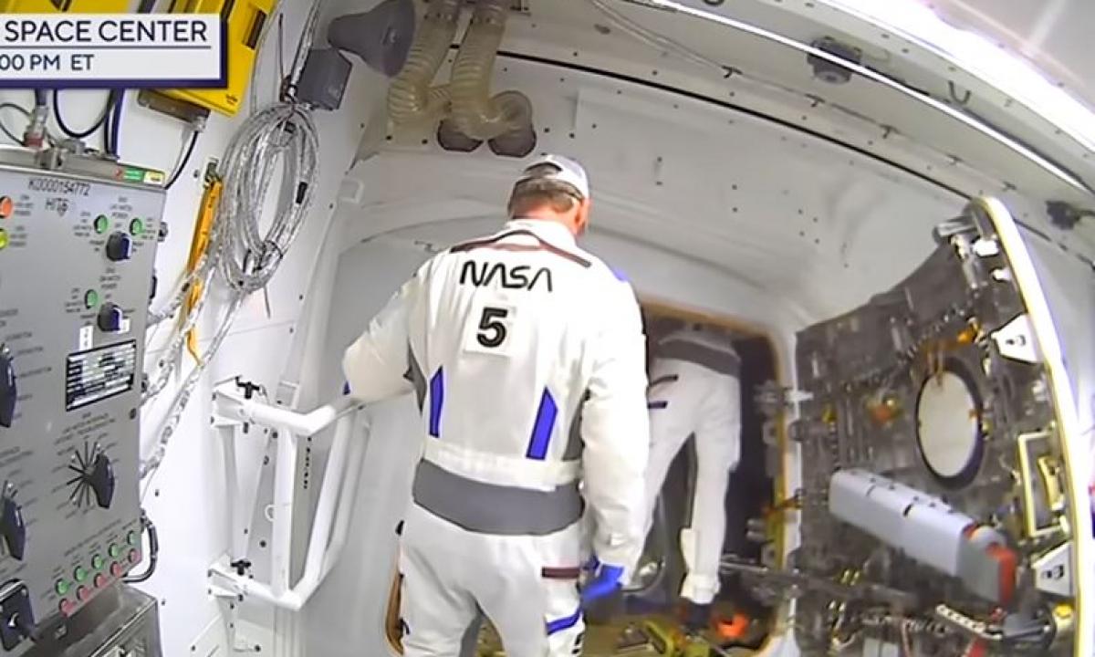 Drama orbitoje: „Artemis II“ trikdžiai – nuo gresiančio savilikvidavimo iki dingusio ryšio