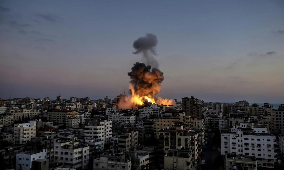 Galingoji armija skubiai kraunasi daiktus: tūkstantinė evakuacija