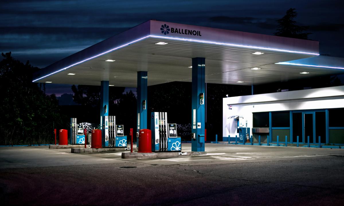 Vokiečiai, čekai ir lietuviai šturmuoja Lenkijos degalines. „Įkaltos kainų lubos“