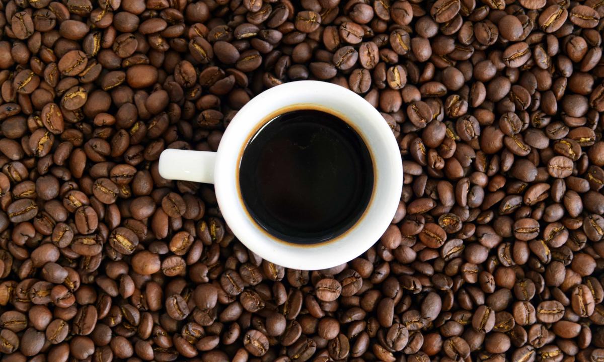 Padirbta kava skinasi kelią į rinką. Štai kaip sukčiai pakeičia pupeles