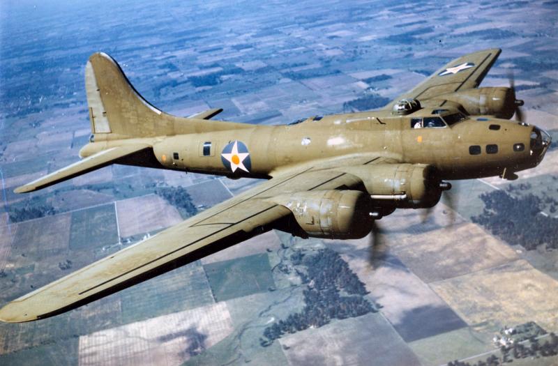 B-17 Flying Fortress, 1942 m.