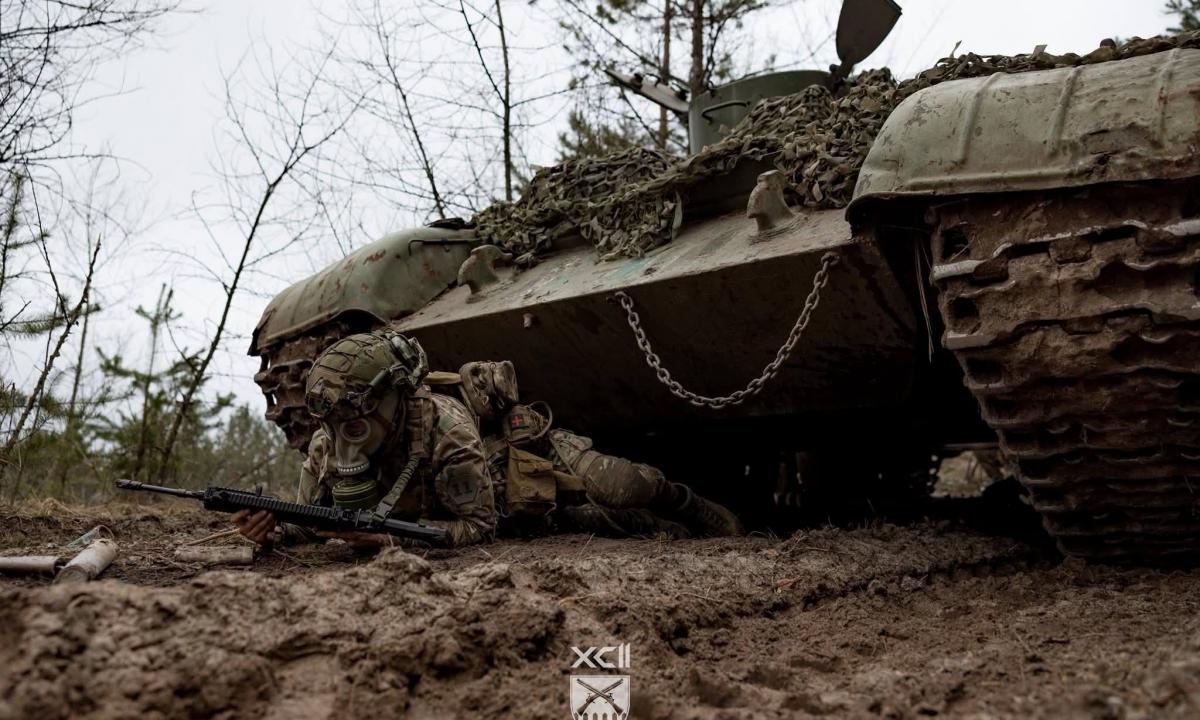 Skandalas Ukrainos kariuomenėje: „Popieriniai“ herojai fronto linijoje ir šešėlinės schemos už milijonus