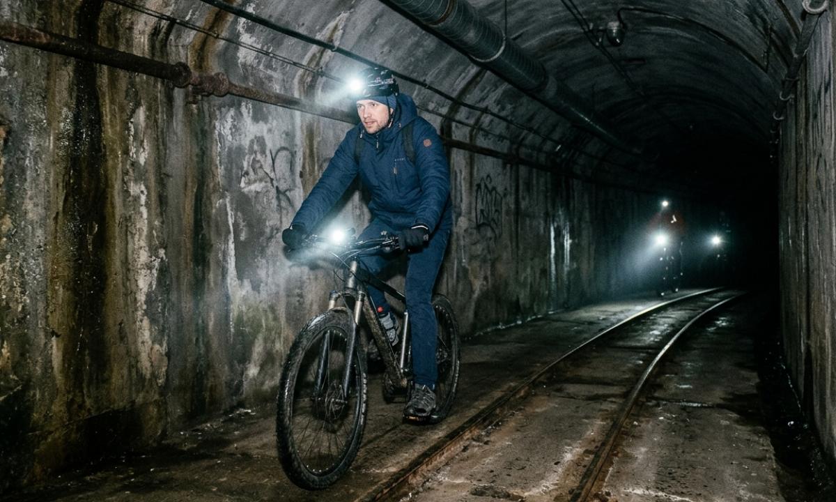 Jie driekiasi 100 km. Vieni didžiausių įtvirtinimų pasaulyje. Randasi prie Lietuvos