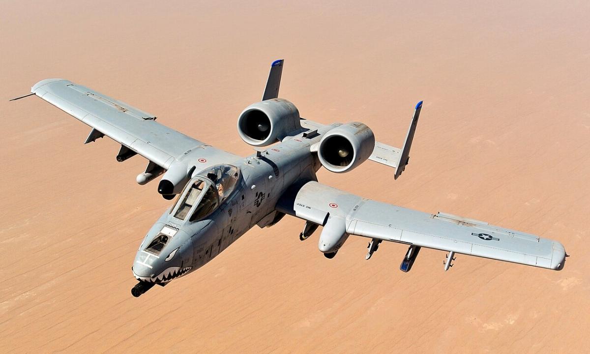 Šarvuotas monstras, kurio neįmanoma numušti: kaip A-10 „Warthog“ grįžta iš pragaro net be pusės sparno