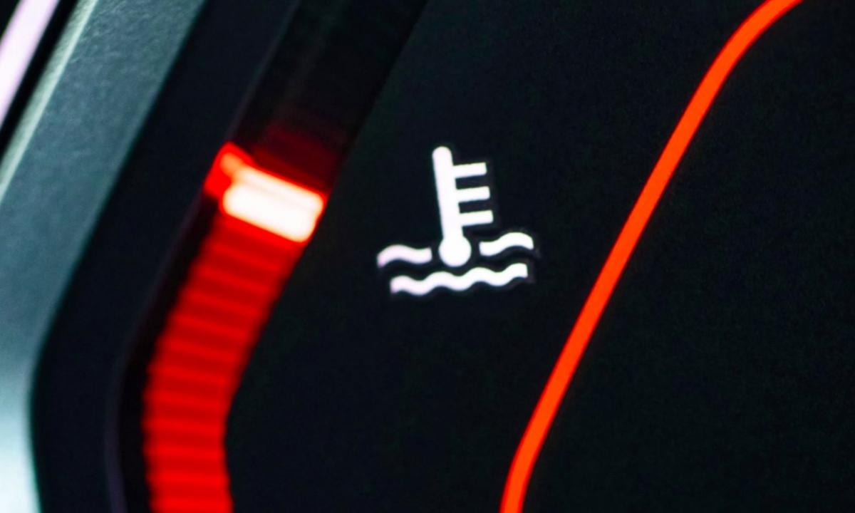 Lemputė užsidegė važiuojant? Ši klaida sugadins variklį per minutę