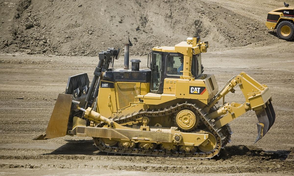 Geltona prieš žalią. Kodėl „Caterpillar“ visada geltoni, o „John Deere“ – žali? 