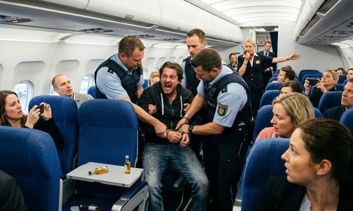 Jis tai padarė „Ryanair“ lėktuve. Teismas jam skyrė laisvės atėmimo bausmę (Video)