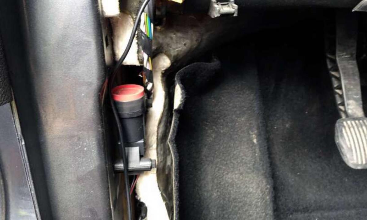 Pamirškite brangų remontą – po smūgio užgesusį variklį dažnai „pagydo“ vienas paspaudimas