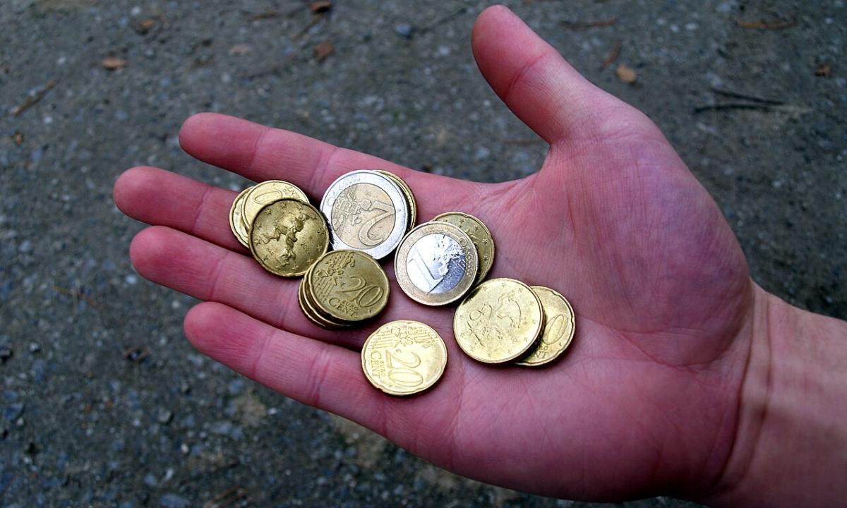 Užteks vos vieno euro skolos: kortelė gali būti užblokuota jau rytoj