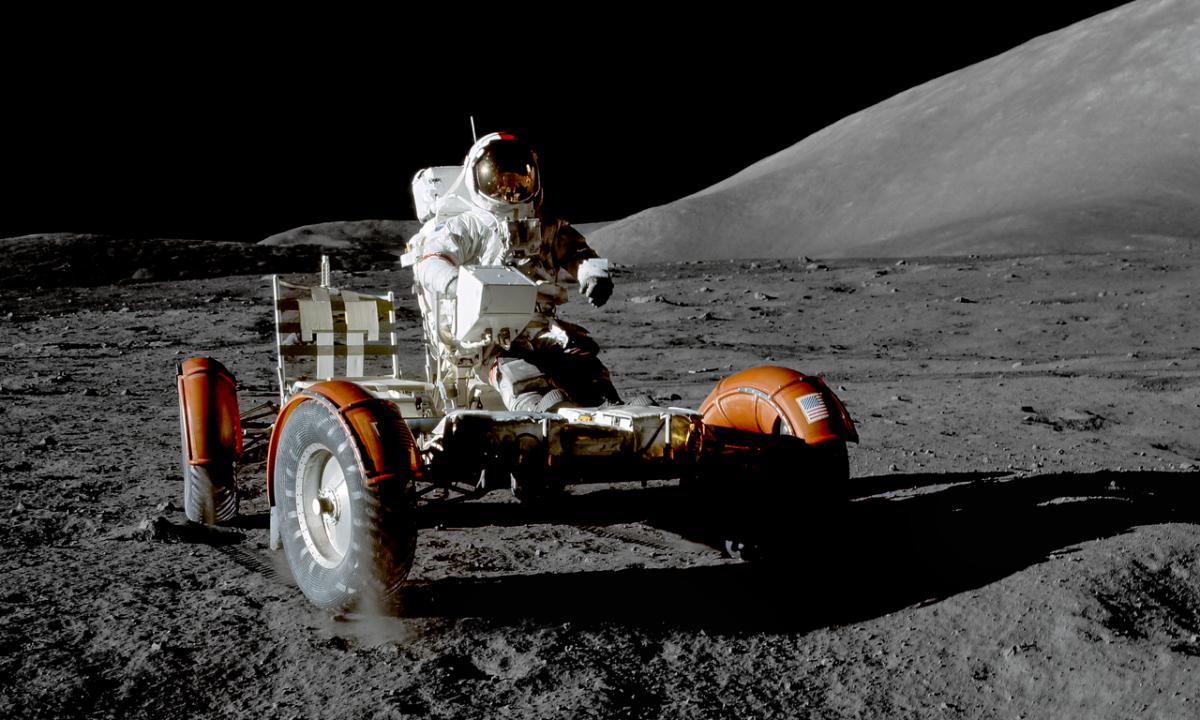 11 000 kilometrų Mėnulio dulkėse: ar žmogus galėtų pėsčiomis apeiti Mėnulį?