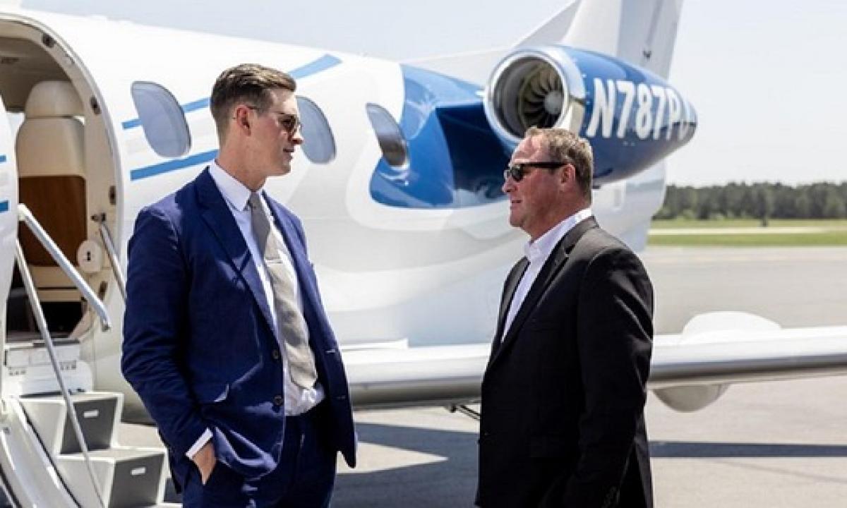 Beviltiškos eilės oro uostuose – ne jiems: į dangų kyla lėktuvai, kuriuose nėra vietos ekonominei klasei