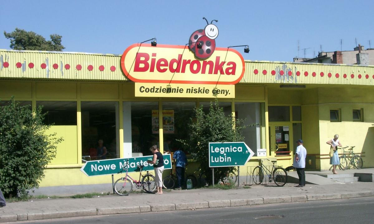 Lenkijos pasienyje – neregėtas ažiotažas: lietuviai šluoja iš lentynų vieną prekę, kurios kaina Lietuvoje gniaužia kvapą