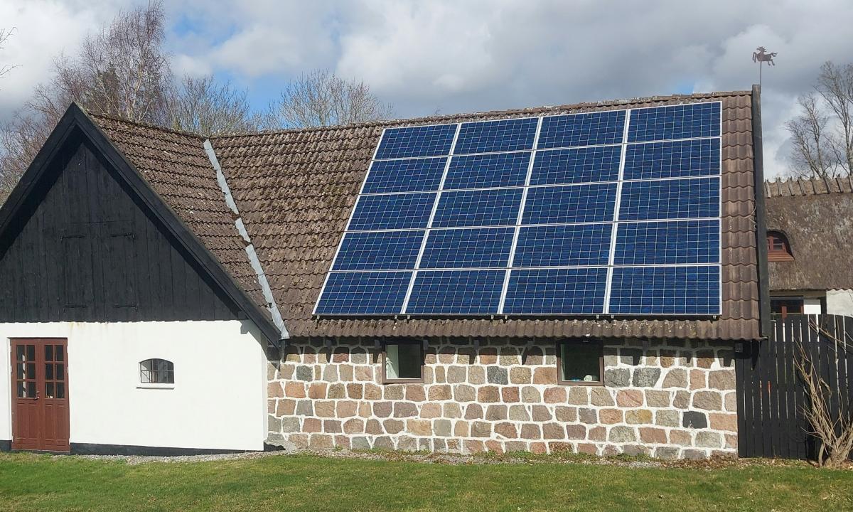 „Lidl“ į lentynas meta saulės baterijas, kurios pajungiamos per sekundę. Įjunk į rozetę ir stebėk