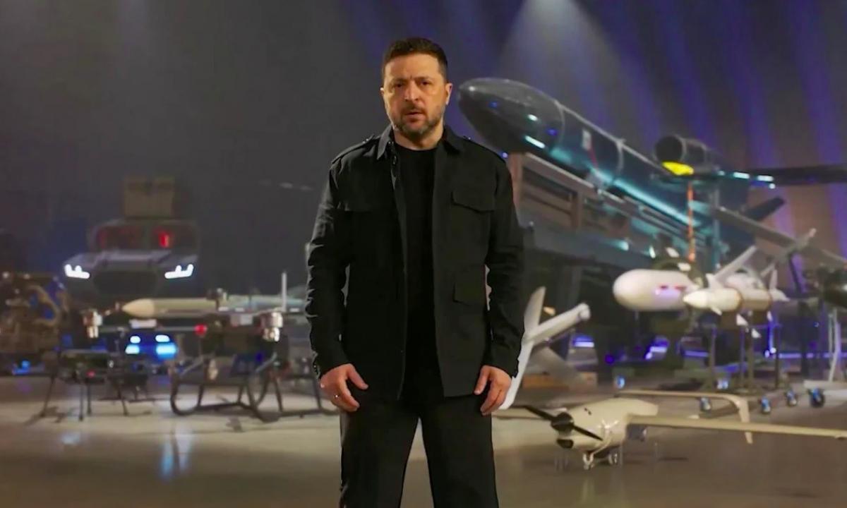 Ukrainos prezidentas pristatė naujausią ginklą, visiškai nustebindamas Rusiją (VIDEO)