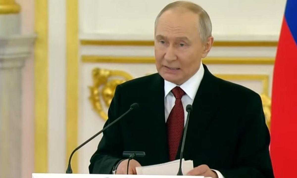 Pirmas toks bandymas perimti taikos derybas. Kas vyksta Kremliaus kabinetuose 